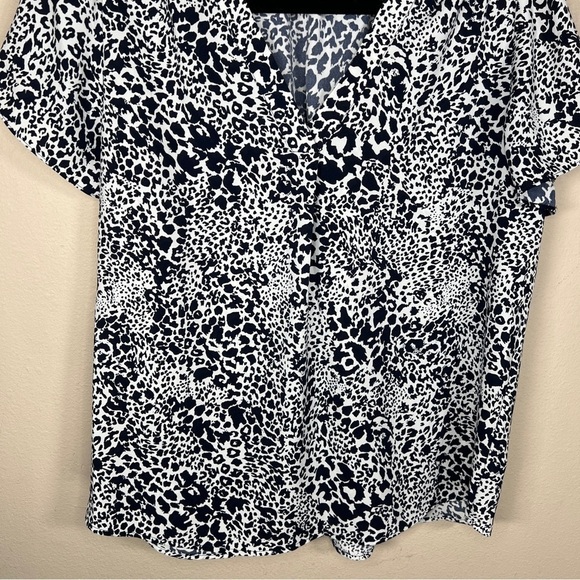 MEDIUM HILARY RADLEY LEOPARD PRINT BLOUSE ANIMAL SHORT SLEEVE LIGHTWEIGHT - Picture 3 of 11